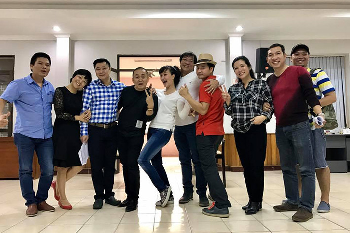 Vừa qua, các nghệ sĩ tham gia chương trình Gala Cười 2017 đã miệt mài tập luyện để mang đến những tiết mục hài đặc sắc. (Ảnh: Facebook MC Thảo Vân)