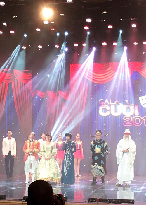 MC Thảo Vân đóng vai trò dẫn dắt chương trình Gala Cười 2017. (Ảnh: Facebook MC Thảo Vân)