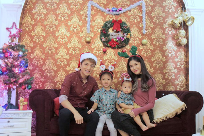 Ca sĩ Đăng Khôi cũng có một mùa Noel an lành bên gia đình của mình. (Ảnh: Facebook nhân vật)