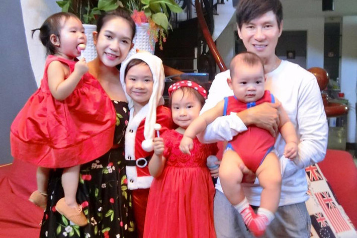 6 thành viên gia đình Lý Hải quây quần bên nhau cùng đón Noel. (Ảnh: Facebook nhân vật)