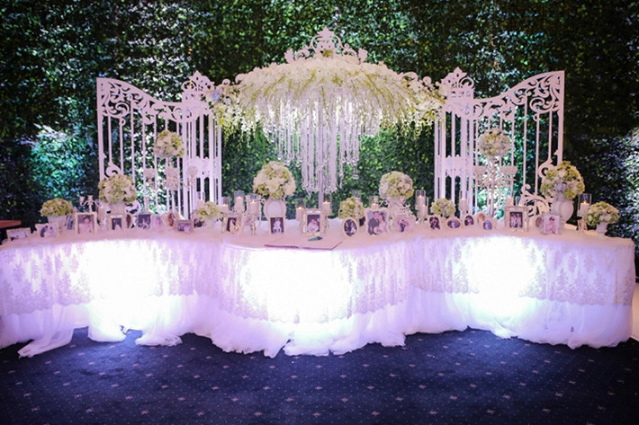 Tiệc cưới xa hoa do chính chú rể Trấn Thành tự tay lên ý tưởng với tổng chi phí lên đến 2 tỷ đồng. (Ảnh: Zing)