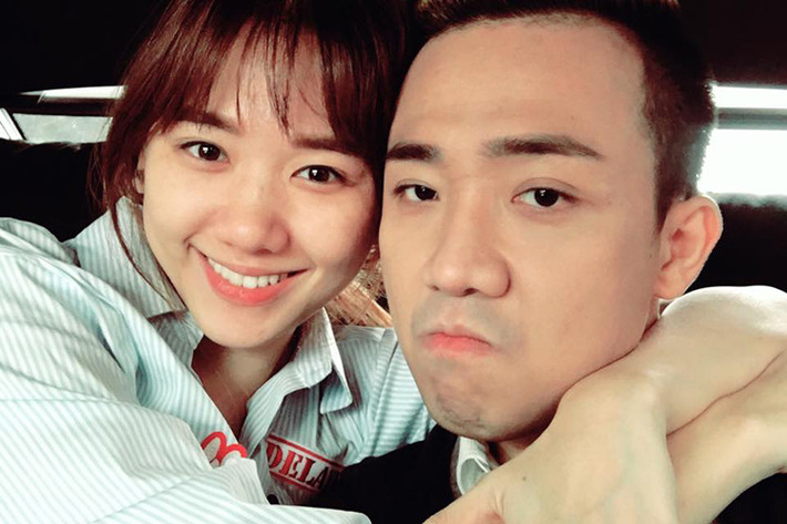 Dù gặp nhiều sóng gió kể từ khi yêu nhưng Trấn Thành - Hari Won vẫn nắm tay nhau vượt qua khó khăn. (Ảnh: Facebook nhân vật)