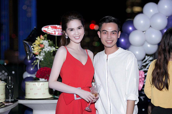 Chỉ mới hẹn hò được 2 tháng nhưng Ngọc Trinh được lòng gia đình bạn trai. Cô cũng được người yêu hết mực cưng chiều. (Ảnh: Facebook chị gái Ngọc Trinh)