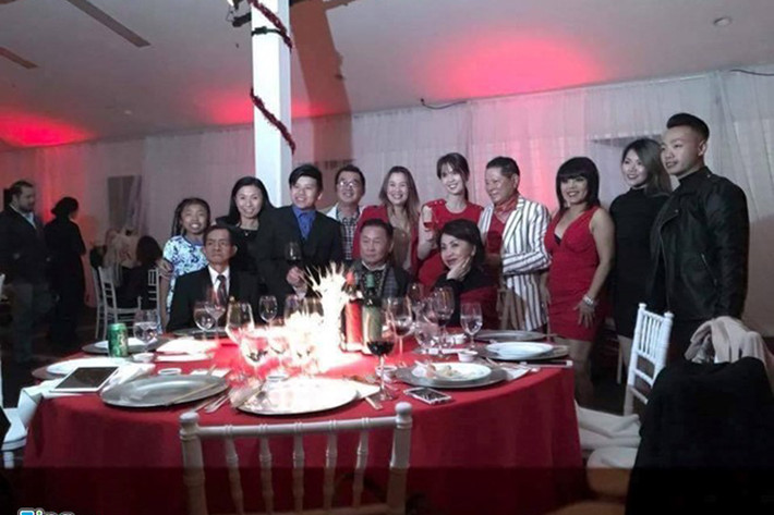 Trước khi gặp ông Hoàng Kiều, chân dài gốc Trà Vinh đã trải qua cuộc tình kéo dài 8 năm với đại gia Singapore hơn cô 20 tuổi. Có thể thấy, bạn trai cũ và bạn trai mới của Ngọc Trinh đều rất giàu có, là chỗ dựa vững chắc cho người đẹp. (Ảnh: Zing News)