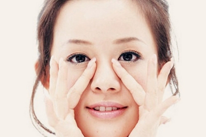3. Mũi to và thẳng. Người có tướng mũi to, thẳng, đầu mũi và hai bên gò má tròn đầy thường có tham vọng lớn trong sự nghiệp. Đó phần lớn là tướng mạo của người có chức có quyền, tài chí song toàn và được mọi người nể trọng.