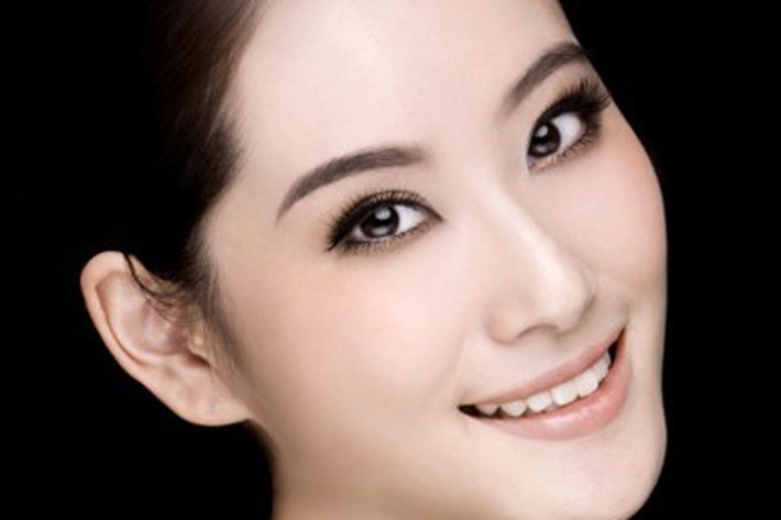 1. Tai cao quá mắt. Người có đôi tai dày dặn và vành tai cao quá mắt thường có năng lực học tập nhanh nhạy hơn so với người khác. Người có tướng mặt này thông minh, ý chí kiên định, giàu năng lực sáng tạo, phù hợp với những công việc nghiên cứu hoặc tính chất mở.