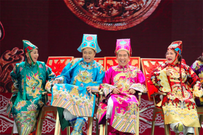 Dàn Táo mỗi người một biểu cảm trong "cuộc đua" giành ghế. Ảnh: Người lao động