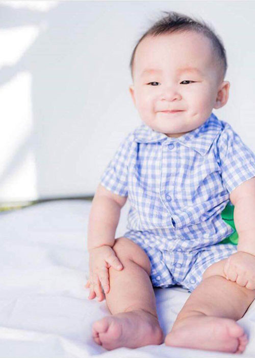 Ca sĩ nhí nổi tiếng một thời lập gia đình và nhanh chóng hạ sinh con trai đầu lòng đặt tên là Flix. Ảnh: Một thế giới