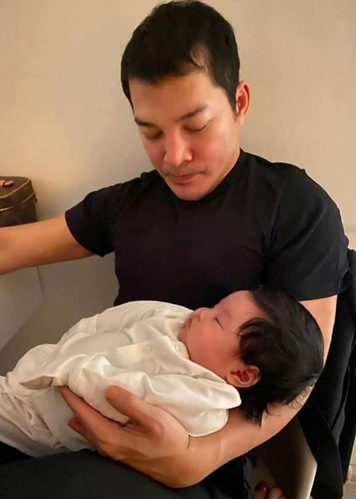 Sau thông tin có con gái với vợ mới, nam diễn viên Trần Bảo Sơn nhận được không ít lời chúc mừng. Hiện tại, chồng cũ của Trương Ngọc Ánh không chỉ có tổ ấm viên mãn mà còn gây dựng được sự nghiệp thành công với vai trò diễn viên, doanh nhân.