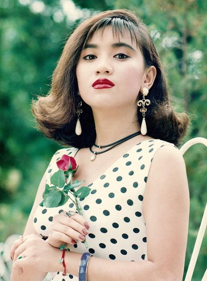 Lúc trẻ, Y Phụng nổi tiếng nhờ nhan sắc xinh đẹp. Cô từng kết hợp với Lý Hùng trong các bộ phim Riêng chỉ có anh, Đời vũ nữ... Ảnh: NSCC.