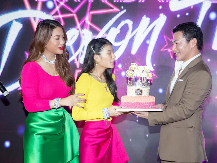 Hậu ly hôn, vợ cũ Trần Bảo Sơn lại công khai một số mối tình.