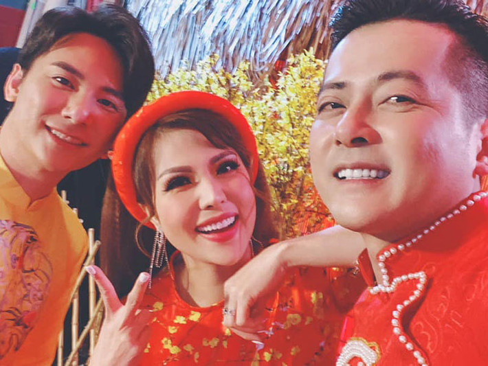 Dù vướng ồn ào tình cảm nhưng Hoàng Anh và Thắm Bebe vẫn không ngại xuất hiện bên nhau.