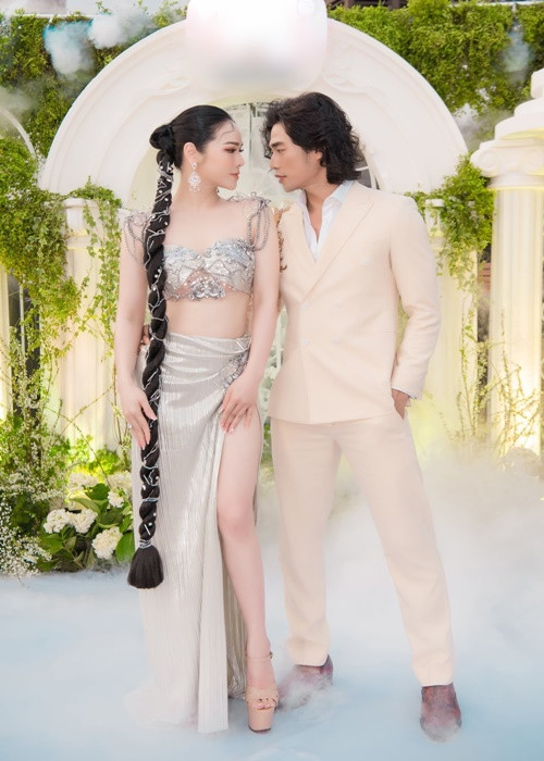 Gần đây, Nhật Kim Anh - Lợi Trần thường xuyên xuất hiện bên nhau. Cả hai chụp ảnh tình tứ ở đời thường lẫn đi sự kiện. Ảnh: Yan