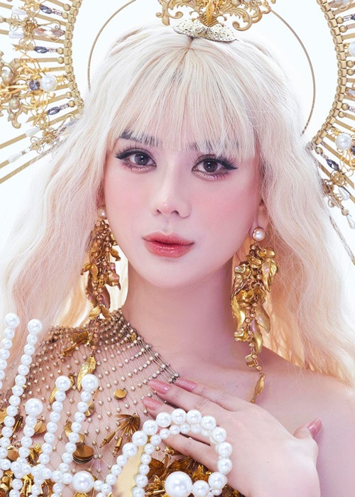 Chiều ngày 7/2, Phi Hùng bất ngờ tố Lâm Khánh Chi ngoại tình. Theo Phi Hùng, Lâm Khánh Chi và Song Duy quen nhau gần một năm qua.