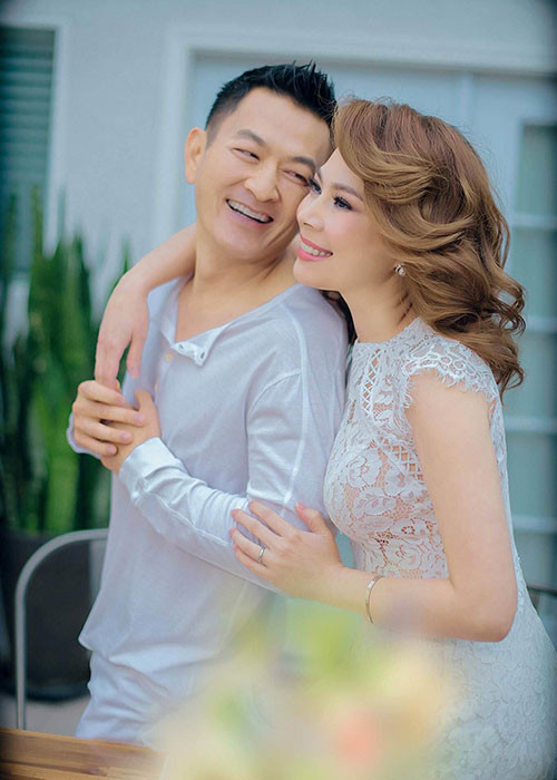 "Búp bê' Thanh Thảo hiện mang bầu con gái đầu lòng ở tháng thứ 8. Vợ chồng cô đang rất háo hức chờ đón con chào đời.