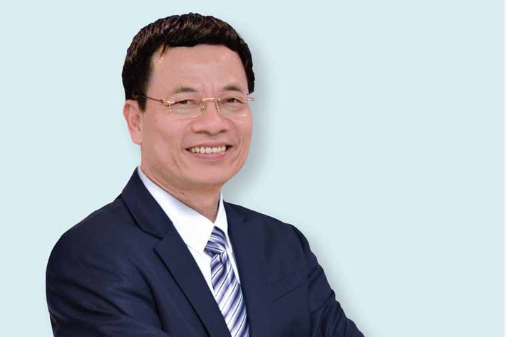 Bộ trưởng Thông tin và truyền thông Nguyễn Mạnh Hùng (sinh ngày: 24/7/1962), Quê quán: phường Tân Hồng, thị xã Từ Sơn, tỉnh Bắc Ninh. Chức vụ: Ủy viên Trung ương Đảng; Bộ trưởng Bộ Thông tin và Truyền thông; Phó Trưởng Ban Tuyên giáo Trung ương (kiêm nhiệm). Trình độ chuyên môn: Thạc sĩ Kinh tế, Thạc sĩ Kỹ thuật, Kỹ sư Viễn thông vô tuyến.