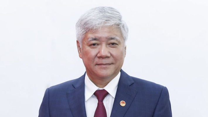 Đồng thời, Đoàn Chủ tịch cũng báo cáo hội nghị về việc thôi chức Chủ tịch Ủy ban Trung ương MTTQ Việt Nam đối với ông Trần Thanh Mẫn. Kết quả, các đại biểu tại hội nghị đã thống nhất cao hiệp thương cử ông Đỗ Văn Chiến tham gia Ủy ban, Đoàn Chủ tịch và giữ chức Chủ tịch Ủy ban Trung ương MTTQ Việt Nam thay ông Trần Thanh Mẫn.