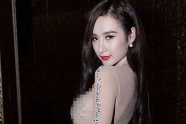Mặc phản cảm khi biểu diễn vào năm 2013, Angela Phương Trinh đã bị phạt 3,5 triệu đồng. Ảnh: Nguoilaodong