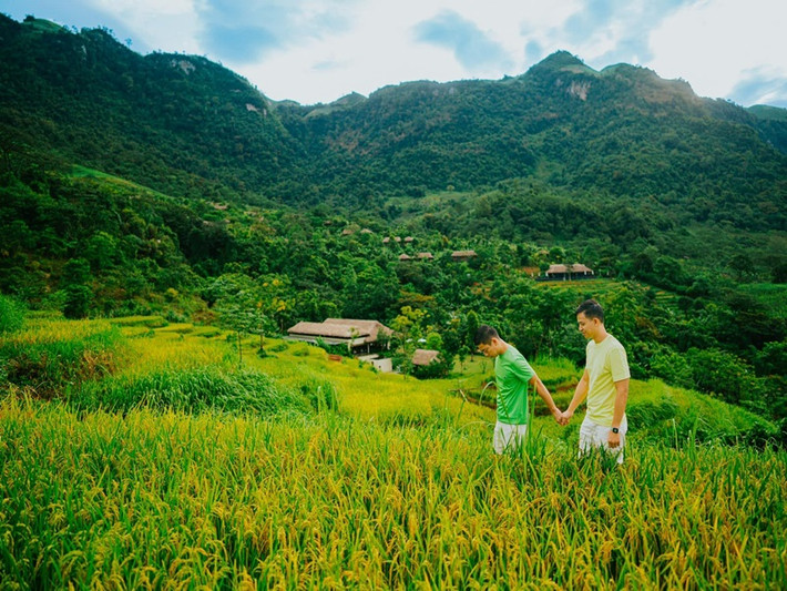 Du lịch là sở thích chung của cặp đôi đồng tính này.
