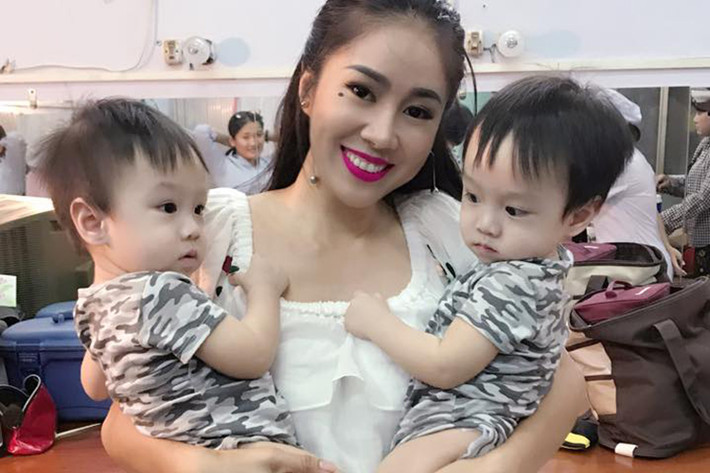 Hot Face sao Việt 24h: Sau đám cưới với Trung Kiên, Lê Phương thèm có thêm con gái. “Hồi đó cứ ước được vầy nè, mà từ hồi có anh nhỏ xong, bớt ước rồi! Giờ thèm con gái hà”, cô chia sẻ.