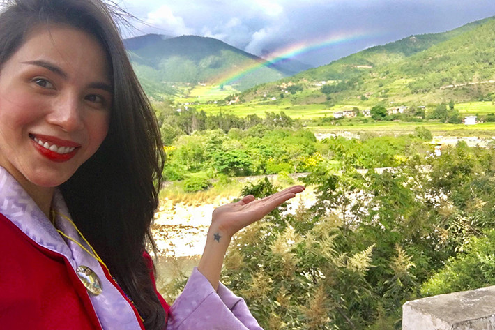 Thủy Tiên đang hành hương ở Bhutan. Mới đây, cô vừa khoe ảnh ngắm cầu vồng ở nơi đây.