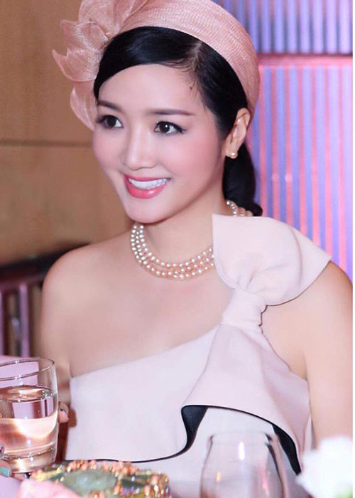 Giáng My chia sẻ: “Làm những gì bạn muốn, nghĩ những gì tích cực, chia sẻ những gì không làm tổn thương ai và bắt đầu một ngày mới bằng năng lượng trong lành, vậy là vui”.