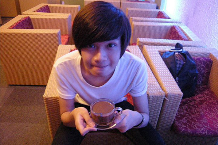 Trước khi gia nhập làng giải trí Việt, giọng ca bước ra từ cuộc thi The Voice 2012 ăn mặc khá giản dị.