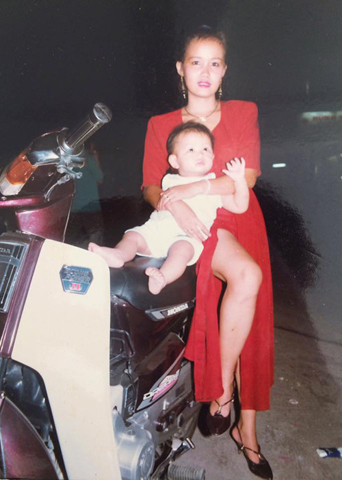 Đào Bá Lộc từng tung MV "Mẹ đừng lo nhé" như lời yêu thương gửi đến mẹ của anh.