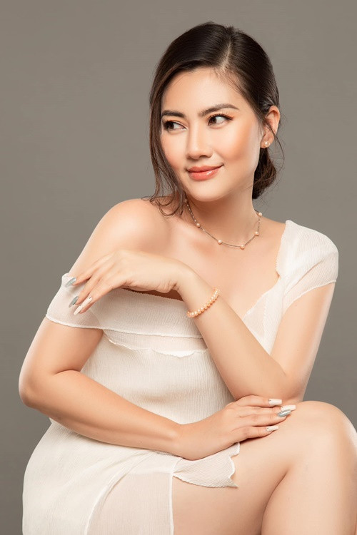 Do con trai năm nay lên 7 tuổi, Ngọc Lan không nhận dự án phim ảnh để dành nhiều thời gian cho con.