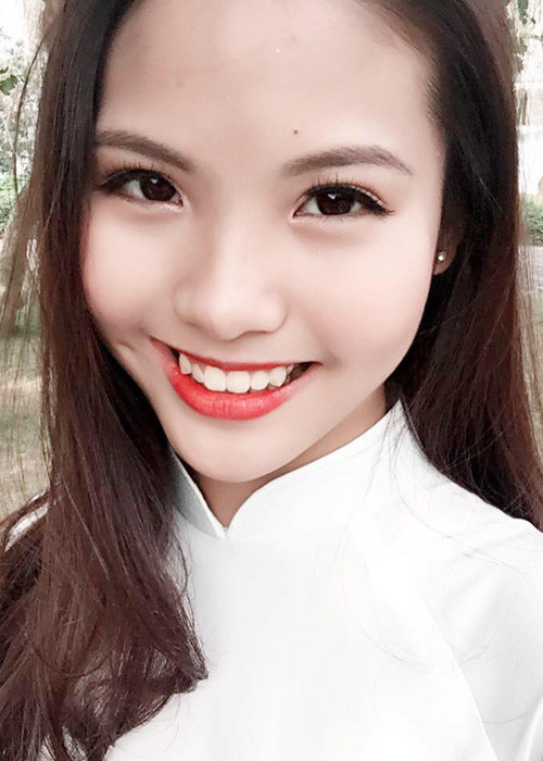 Khánh Linh còn từng được lựa chọn làm gương mặt tiêu biểu đại diện cho thành phố đi lưu diễn ở nhiều nơi trên thế giới như Hong Kong, Đài Loan, Pháp, Thụy Điển…