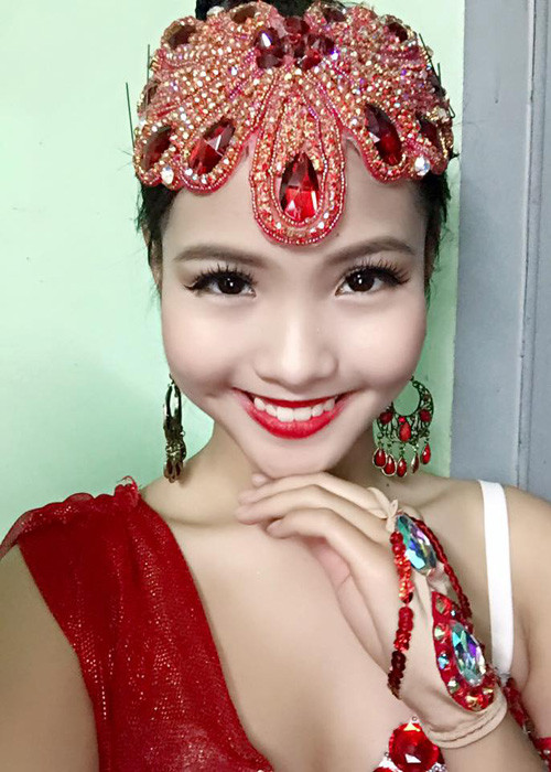 Niềm đam mê lớn nhất của Khánh Linh là múa và cô từng cùng với lớp của mình giành giải nhì cuộc thi Got to dance của trường THPT Việt Đức.