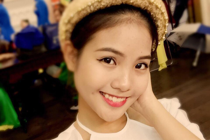 Được biết, Khánh Linh sinh năm 1998, kém Chí Anh 20 tuổi. Cô gái này cũng vừa tốt nghiệp trường THPT Việt Đức.