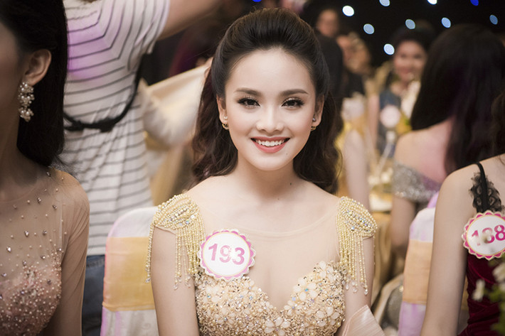 Trần Tố Như cũng là ứng viên sáng giá cho ngôi vị Hoa hậu Việt Nam 2016. Năm 2012, cô từng đăng quang ngôi vị Hoa khôi Thanh niên Thanh lịch và Thời trang của thành phố Thái Nguyên.