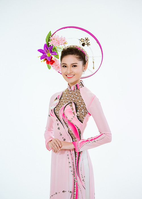 Trước cuộc thi Hoa hậu Việt Nam 2016, Thùy Dung đã đoạt giải Hoa khôi Đại học Ngoại thương TP HCM 2016.