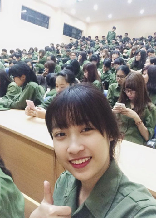 Ngoài bị “tố” xúc phạm giáo viên và làm răng, tân Hoa hậu Việt Nam 2016 còn gây tranh cãi về nhan sắc đời thường.
