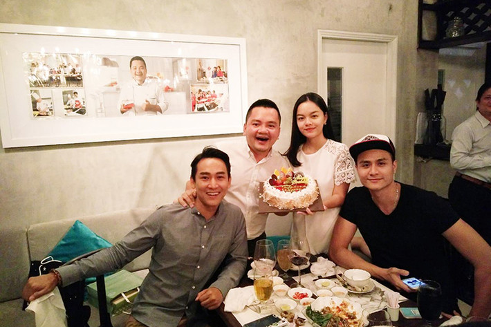 Tiệc sinh nhật của Phạm Quỳnh Anh có sự tham gia của dàn diễn viên phim “Thần tượng”, trong đó có Hứa Vĩ Văn (ngoài cùng bên trái).