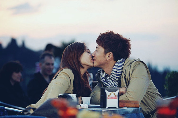 Nam diễn viên còn thường xuyên gửi đồ ăn tự làm đến phim trường dành cho Eugene.