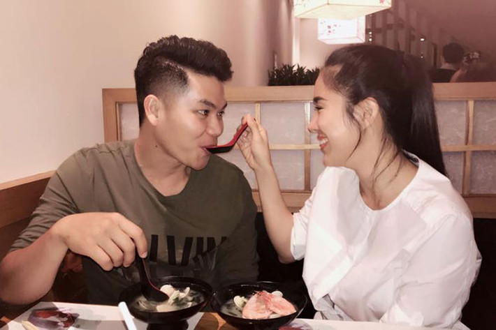 Hot Face sao Việt 24h: Lê Phương chia sẻ: "Chồng ăn súp, nhường vợ con tôm mà gắp qua chén là phải xếp hình trái tim mới chịu".