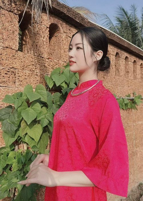 Hiện tại, việc Ngọc Bích thi Hoa hậu Trái đất 2024 gây tranh cãi. Nhiều người cho rằng cô chưa có nhiều kinh nghiệm thi đấu cũng như không nổi bật. Ảnh: FB Cao Ngọc Bích.