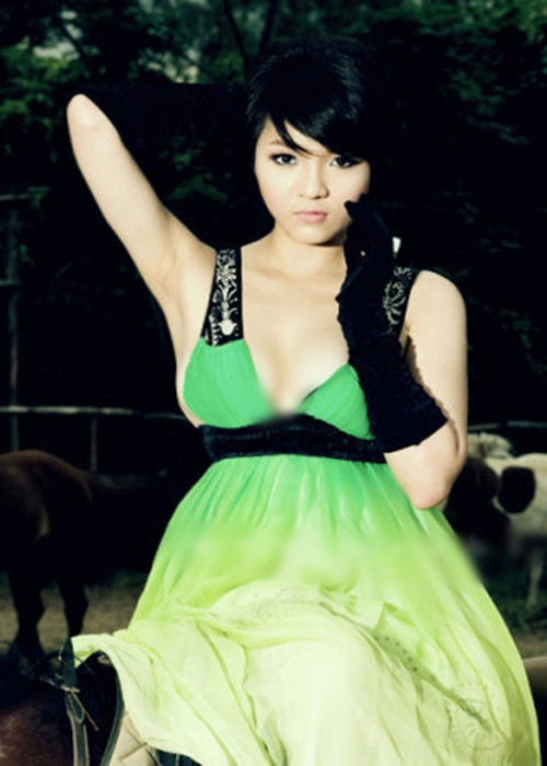 Thủy Top thuộc thế hệ hot girl đời đầu của Hà thành. Khi vào showbiz, cô xây dựng hình ảnh gợi cảm. Ảnh: FB Thủy Top.