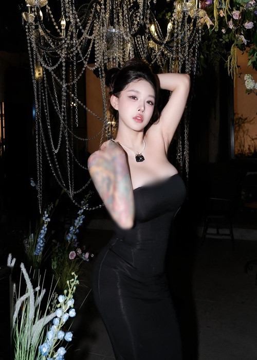 Cô nàng sở hữu vóc dáng chữ S, đặc biệt có vòng một trên một mét.