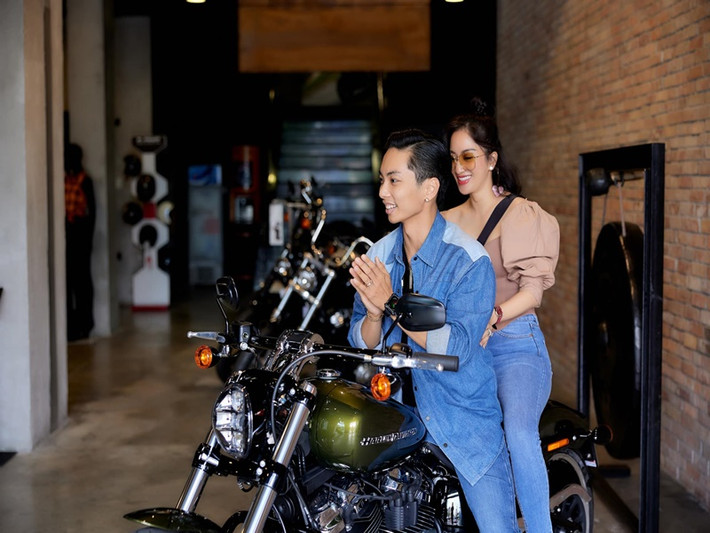 "Món quà “nho nhỏ” tặng ông xã sau khi đạt hat-trick 3 huy chương vàng", Khánh Thi viết trên trang cá nhân. Ảnh: FBNV