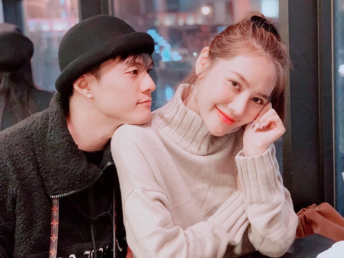 Sau khi tái hợp, cặp đôi mặn nồng như ngày mới yêu.