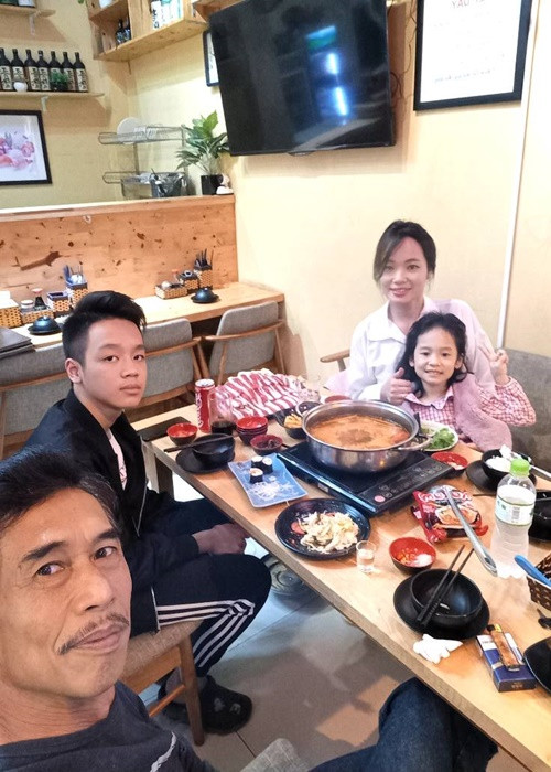 Bà xã của Phú Đôn thường xuyên chia sẻ hình ảnh gia đình và gắn thẻ trang cá nhân của chồng.