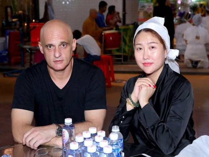 Mới đây, trên trang cá nhân, Phi Thanh Vân đau buồn thông báo chồng cũ - doanh nhân người Pháp Thierry Blanc qua đời. Ảnh: FBNV