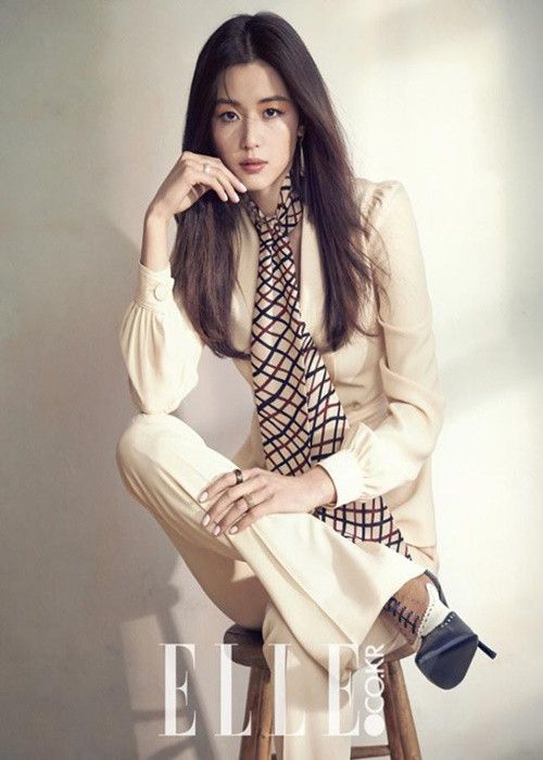 Jeon Ji Hyun còn là nữ hoàng quảng cáo. Năm 2021, cô làm đại diện cho 15 thương hiệu, thu được 15 tỷ won (300 tỷ đồng) tiền cát-sê. Ảnh: VTV