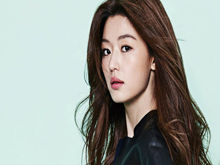 Mới đây, truyền thông Hàn Quốc đưa tin, Jeon Ji Hyun mua một tòa nhà thương mại ở Seoul với giá 50,5 tỷ won (941 tỷ đồng). Ảnh: Người lao động