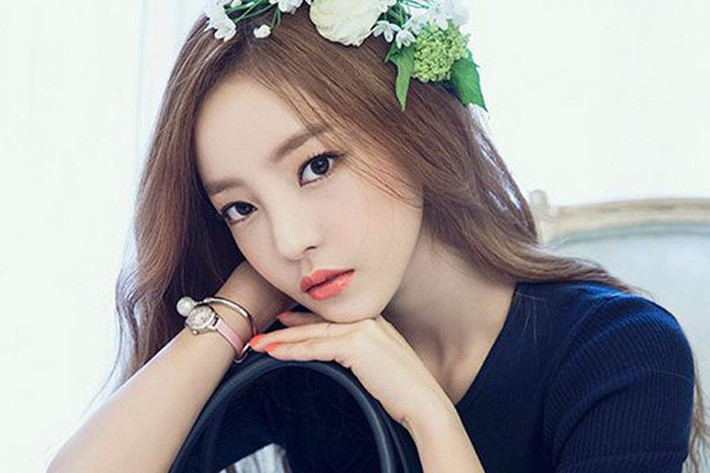 Năm 2015, khi hoạt động solo, Goo Hara lại càng để lộ giọng hát yếu, không ra hơi kể cả khi không nhảy.