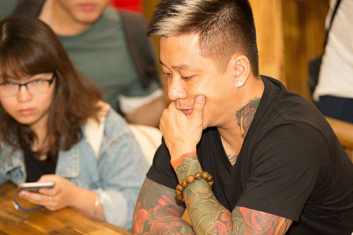 Để kỷ niệm chặng đường 20 năm ca hát, Tuấn Hưng tổ chức liveshow vào đúng ngày sinh nhật của mình - 5/10/2018. Tuy nhiên, show của anh bất ngờ bị hủy. Theo công văn từ UBND quận Ba Bình, quyết định tạm dừng show của Tuấn Hưng vì lý do đặc biệt. Ảnh: VOV