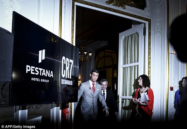 Cuối năm ngoái, Ronaldo tổ chức họp báo công bố kế hoạch hợp tác với Pestana Hotel Group để mở 4 khách sạn mang tên CR7.